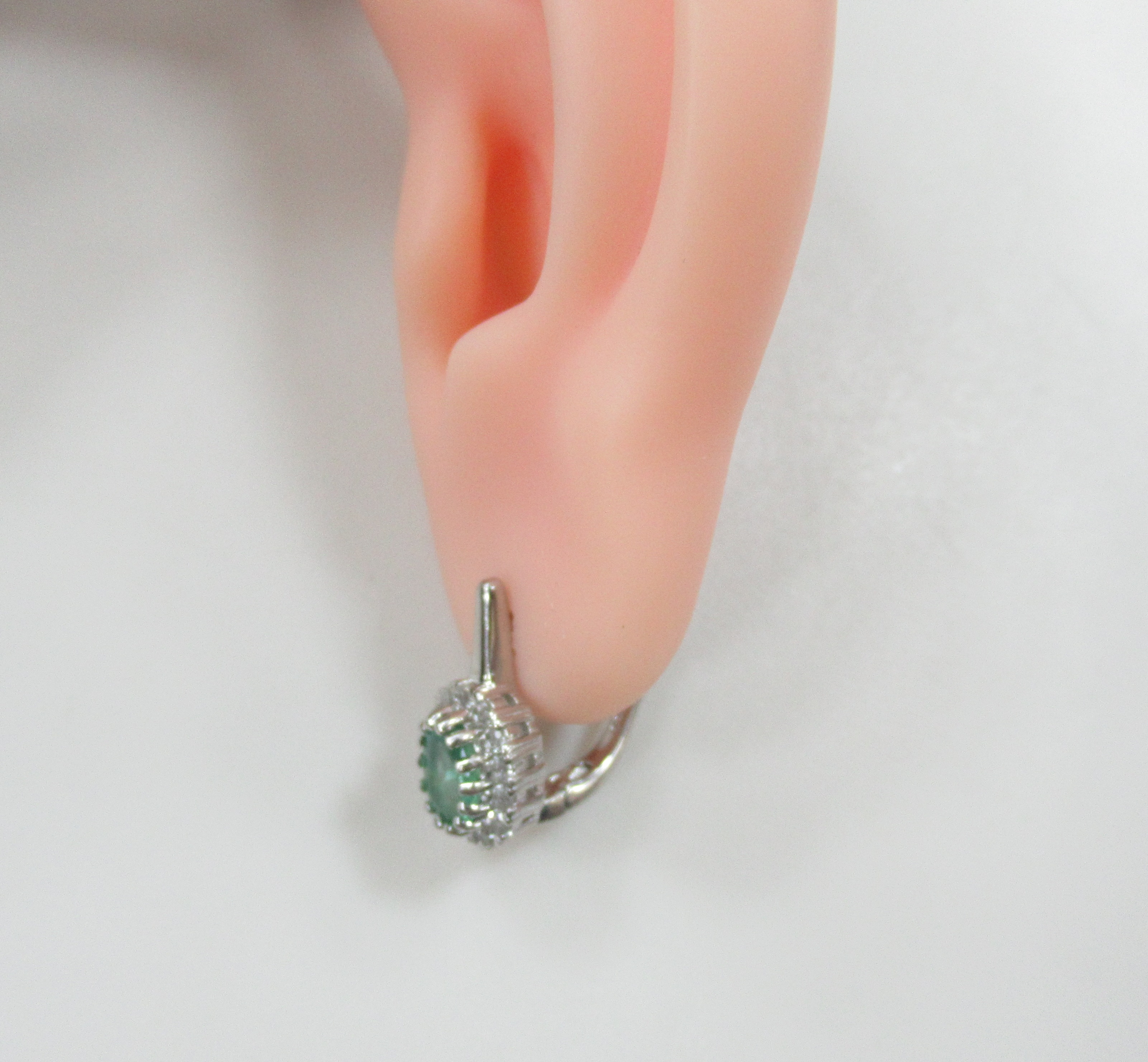 Серебряные серьги с изумрудами